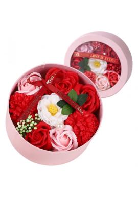 Ružový box voňavých červených mydlových kvetov