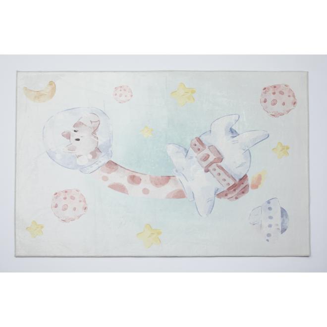 Detský koberec so žirafou vo vesmíre