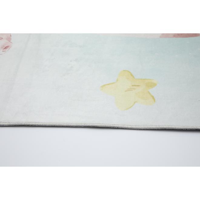 Detský koberec so žirafou vo vesmíre