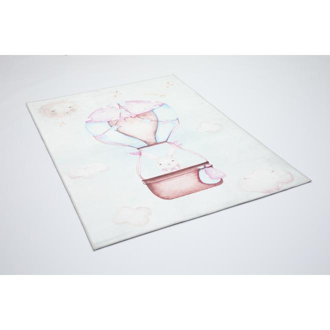 Detský koberec so zajacom v lietajúcom balóne