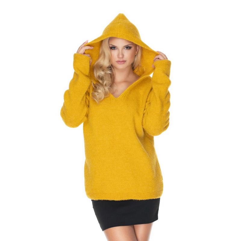 Dámsky mäkký sveter s kapucňou v žltej farbe s výstrihom
