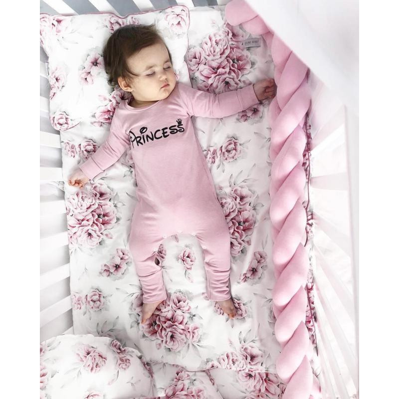 Bavlnený detský vankúš s motívom ružových kvetín