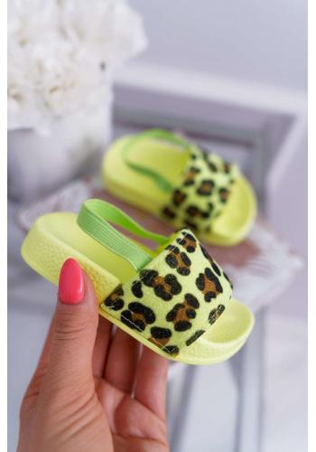 Trblietavé dievčenské šľapky limetkovej farby s leopardím vzorom