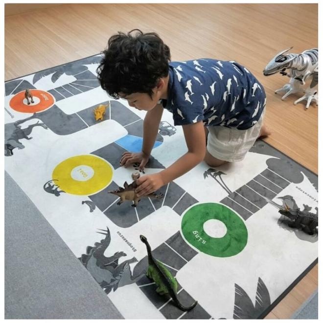 Detský koberec/podložka na hranie s motívom dinosaurov