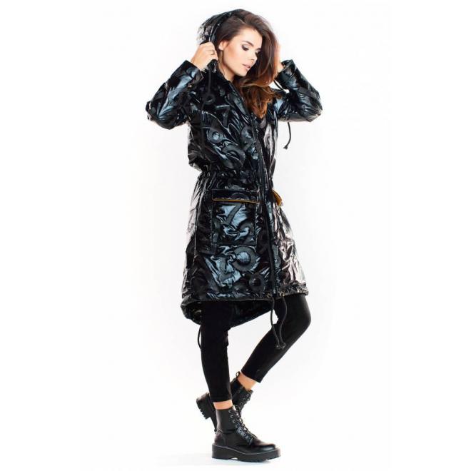 Oversize dámska bunda čiernej farby s veľkou kapucňou