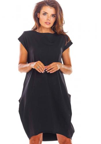 Voľné dámske šaty čiernej farby s veľkými vreckami