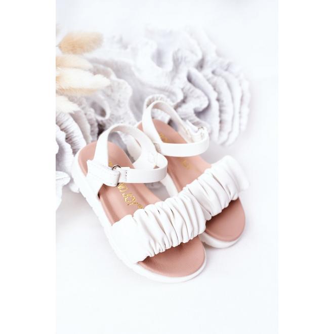 Trendy detské sandálky v bielej farbe