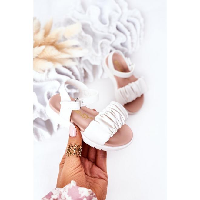 Trendy detské sandálky v bielej farbe