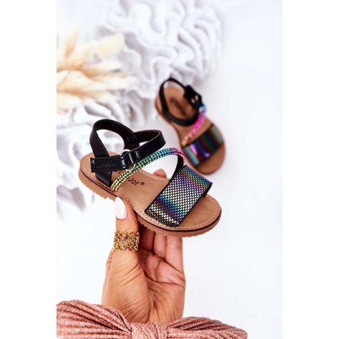 Módne detské sandále s flitrami v čiernej farbe