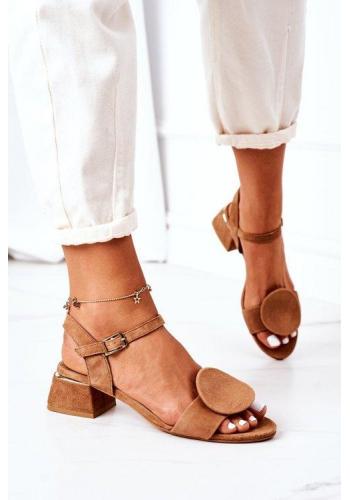 Elegantné semišové sandále na opätku v hnedej farbe
