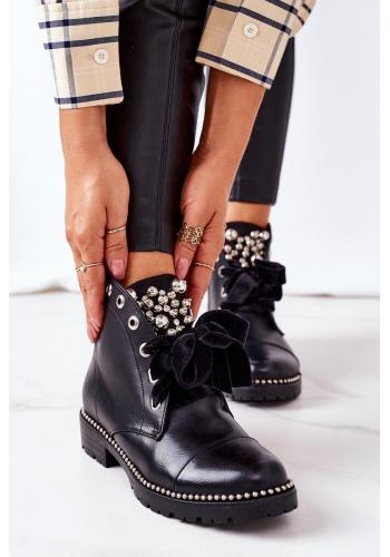 Čierne členkové topánky s metalickými perlami pre dámy
