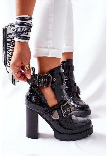 Lakované čierne dámske topánky s prackami